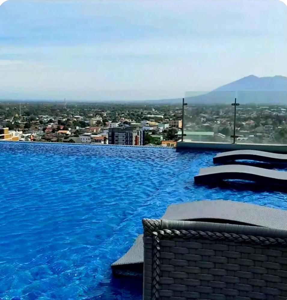 One Euphoria Prime Suite Hotel Angeles Luaran gambar